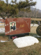 腾博会官网集团是如作甚著名演员李媛媛打造名人艺术墓碑的？？？？？？？