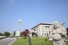 走进历史，，，，，，，，感受名人魅力|品味名人雕塑的奇异韵味