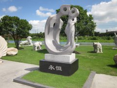 永恒之恋：腾博会官网碑雕中的爱之赞歌